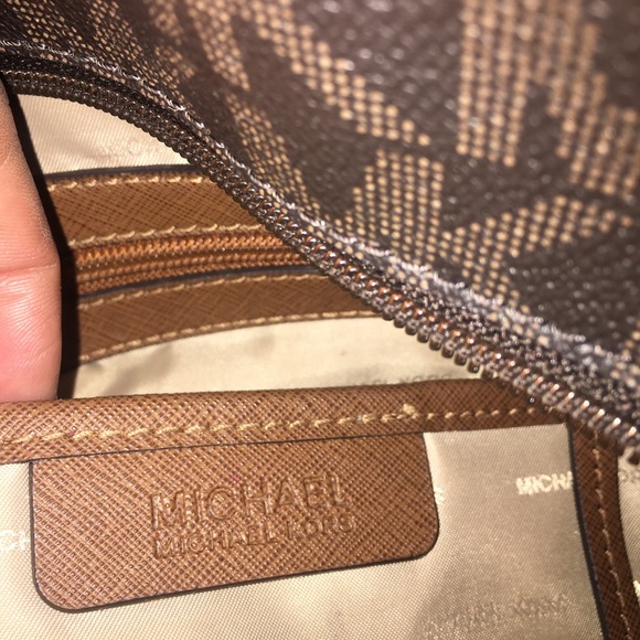 MK Signature Tote and matching wallet. - Picture 5 of 8